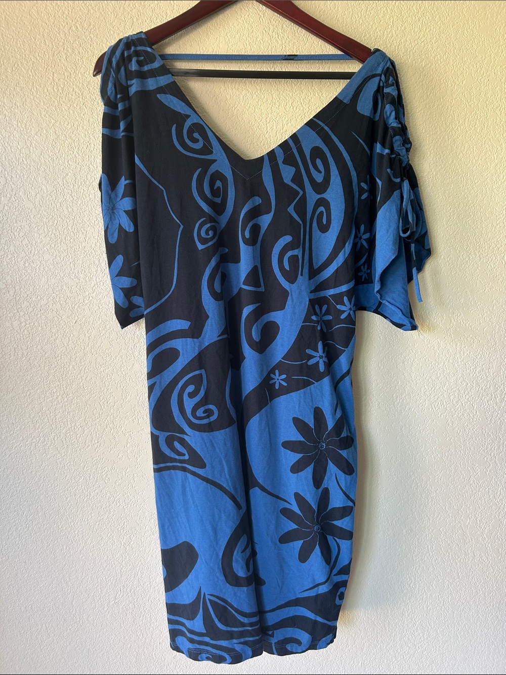 WAHINE TOA Blue and Black Floral Graphic V-Neck Dress, Sz XXL